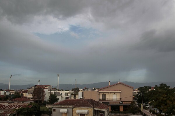 Συννεφιασμένος ο καιρός σήμερα - Μέχρι 28 βαθμούς η θερμοκρασία