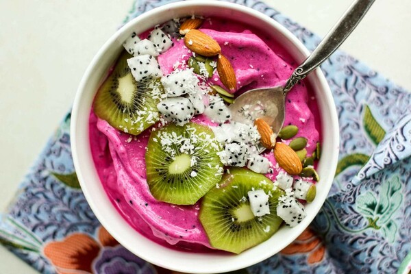 Εξωτικά dragon fruit που καλλιεργούνται 30χλμ από το κέντρο της Αθήνας