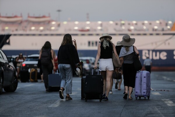 Έκτακτα μέτρα για τον κορωνοϊό: Υποχρεωτική η μάσκα και στους εξωτερικούς χώρους των πλοίων