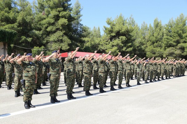 Μητσοτάκης: Σκέψεις για υποχρεωτική στράτευση στα 18 - Τι αποκάλυψε ο πρωθυπουργός