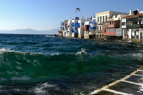 Μύκονος: Έρευνα για τις οικοδομικές άδειες - Παρατυπίες, ελλείψεις και στο βάθος εισαγγελέας