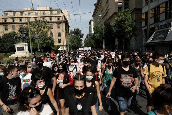 Πανεκπαιδευτικό συλλαλητήριο στην Αθήνα για τα μέτρα στα σχολεία- Τι ζητούν οι μαθητές