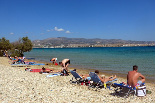 Γώγος: Μάσκες ακόμη και στην παραλία σε Πάρο και Αντίπαρο