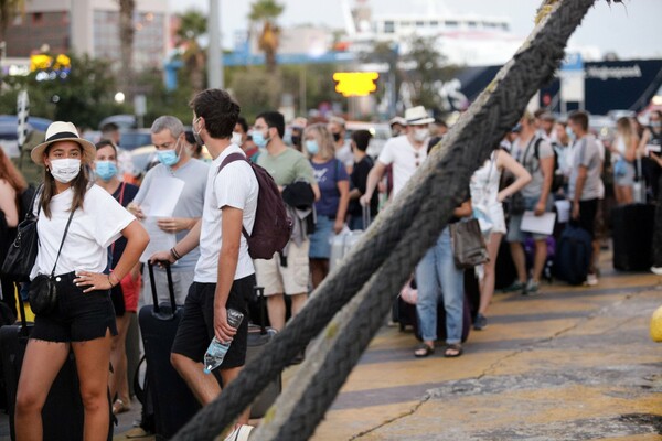 Covid 19: Στα πλοία από και προς τον Πειραιά ― μια μαρτυρία