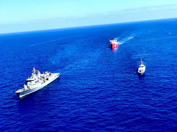 Τουρκία: Νέα NAVTEX για ασκήσεις με πραγματικά πυρά - Ακάρ: Επ αόριστον οι έρευνες του Oruc Reis