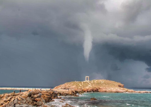 Εντυπωσιακός υδροστρόβιλος στη Νάξο [ΒΙΝΤΕΟ]