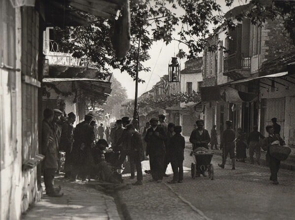 107 αριστουργηματικές φωτογραφίες μιας απλής, ήσυχης Ελλάδας (1903-1930)