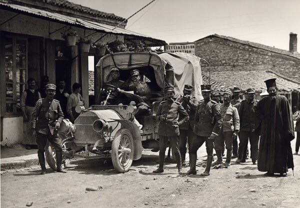 107 αριστουργηματικές φωτογραφίες μιας απλής, ήσυχης Ελλάδας (1903-1930)