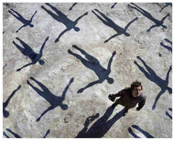 Ο Storm Thorgerson λυγίζει την πραγματικότητα