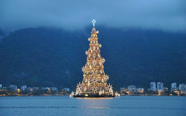 Rocking around the Christmas tree