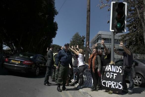 Η Κρίση στην Κύπρο σε 17 εικόνες