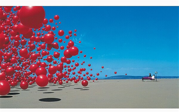 Ο Storm Thorgerson λυγίζει την πραγματικότητα