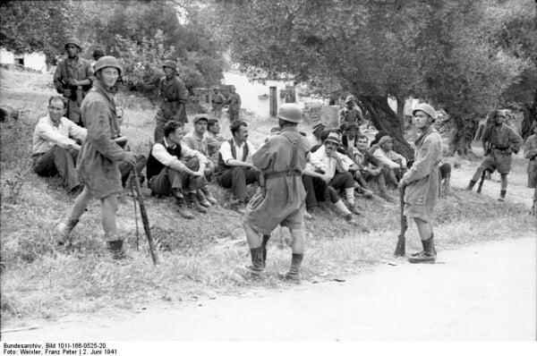 Ομαδική εκτέλεση ενός κρητικού χωριού από τους Γερμανούς (1941)