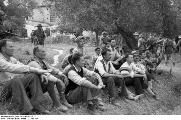 Ομαδική εκτέλεση ενός κρητικού χωριού από τους Γερμανούς (1941)