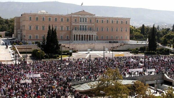 "Πώς οι Έλληνες παρέλυσαν μια χώρα"