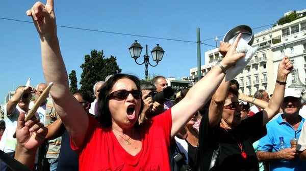 "Πώς οι Έλληνες παρέλυσαν μια χώρα"