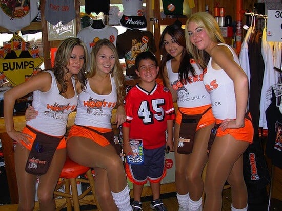 Mωρά στα εστιατόρια Hooters