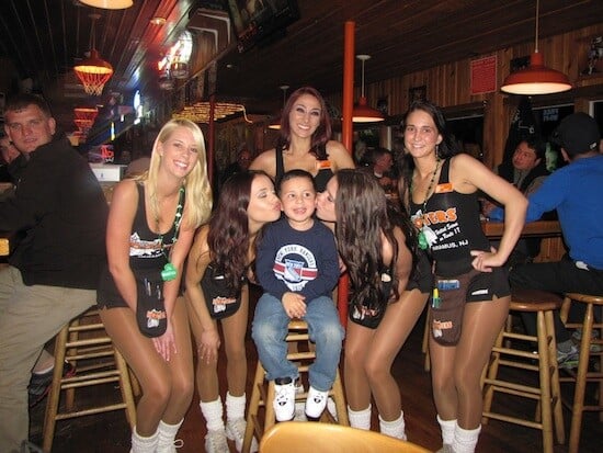 Mωρά στα εστιατόρια Hooters