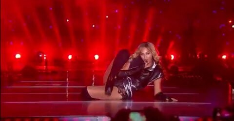 Η Beyoncé στο ημίχρονο του χθεσινού Super Bowl