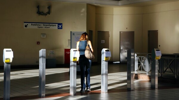 "Πώς οι Έλληνες παρέλυσαν μια χώρα"