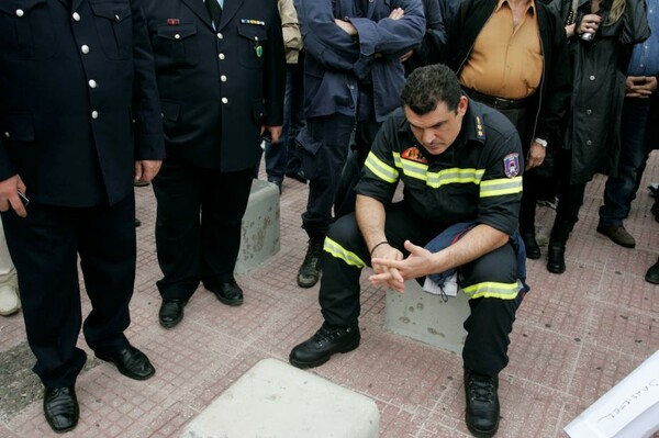 Φωτορεπορτάζ από τη συγκέντρωση διαμαρτυρίας των ένστολων στην Αθήνα