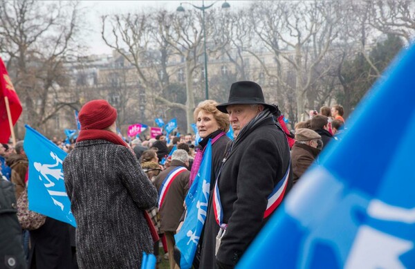 H σημερινή τεράστια συγκέντρωση εναντίον των γκέι γάμων στο Παρίσι