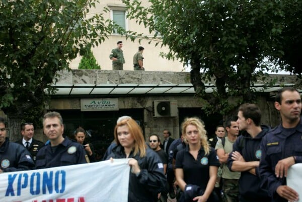 Φωτορεπορτάζ από τη συγκέντρωση διαμαρτυρίας των ένστολων στην Αθήνα