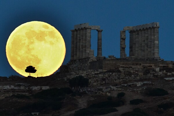 13 φωτογραφίες από την «υπερπανσέληνο»