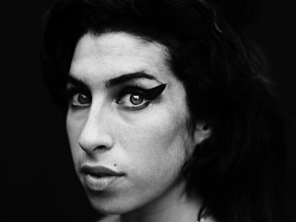 Οι 12 σαφώς ωραιότερες εικόνες της Amy Winehouse