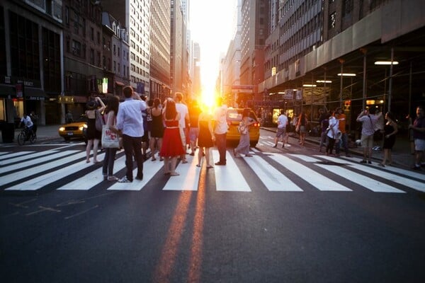 Manhattanhenge:Ο ήλιος δύει ανάμεσα στους ουρανοξύστες