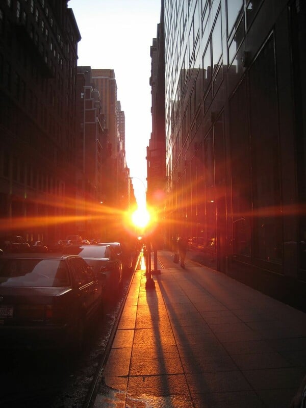 Manhattanhenge:Ο ήλιος δύει ανάμεσα στους ουρανοξύστες