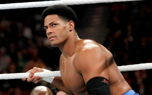 Ο παλαιστής Darren Young του WWE δηλώνει ότι έιναι γκέι