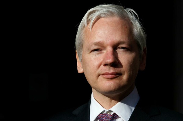 Μοιάζει ο Benedict Cumberbatch με τον ιδρυτή του Wikileaks Julian Assange;