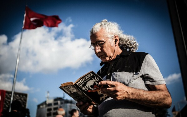 Στη «Λέσχη Βιβλίου Ταξίμ»