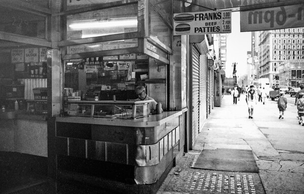 Η Times Square στα μέσα στης δεκαετίας του 1990. Αγνώριστη.