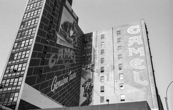 Η Times Square στα μέσα στης δεκαετίας του 1990. Αγνώριστη.