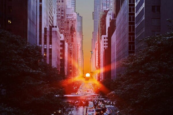 Manhattanhenge:Ο ήλιος δύει ανάμεσα στους ουρανοξύστες