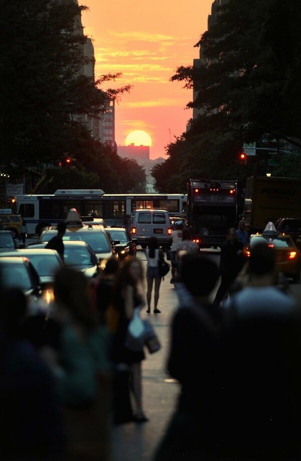 Manhattanhenge:Ο ήλιος δύει ανάμεσα στους ουρανοξύστες