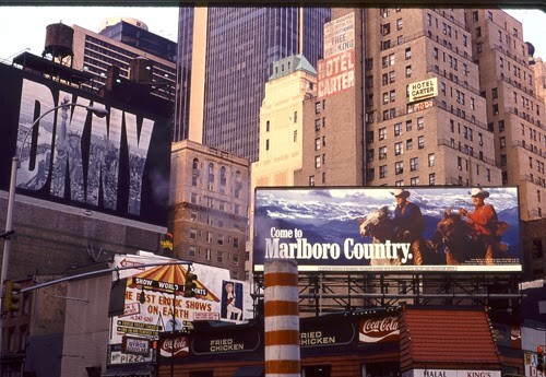 Η Times Square στα μέσα στης δεκαετίας του 1990. Αγνώριστη.