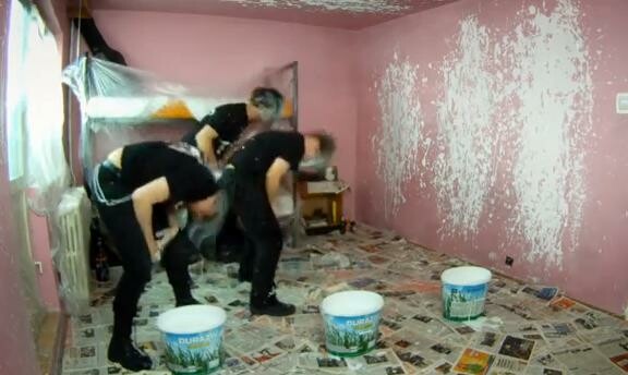 Βάφοντας τους τοίχους με headbanging
