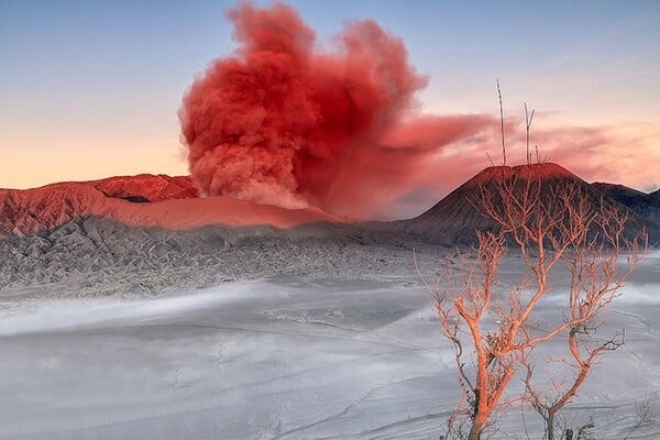 Mount Bromo: Το "εξωγήινο" ηφαίστειο του πλανήτη μας 