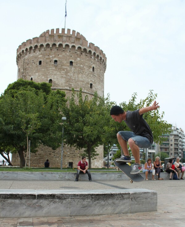 Δύο μέρες με τρεις skaters του Aitsch Crew.