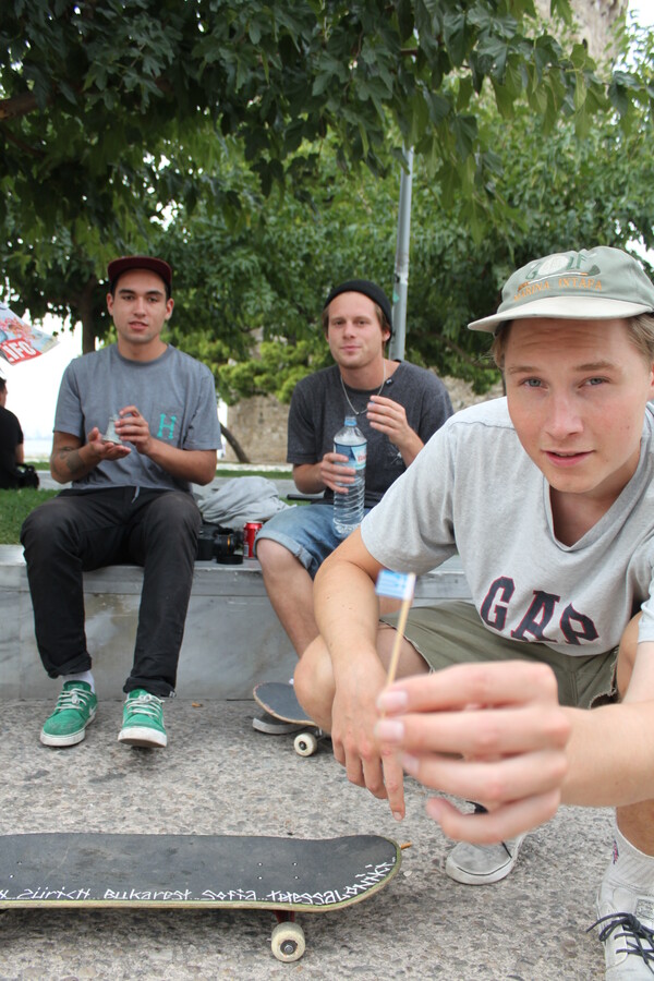 Δύο μέρες με τρεις skaters του Aitsch Crew.