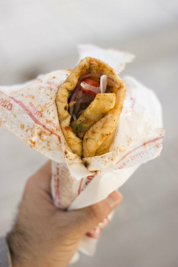 Eat souvlaki 