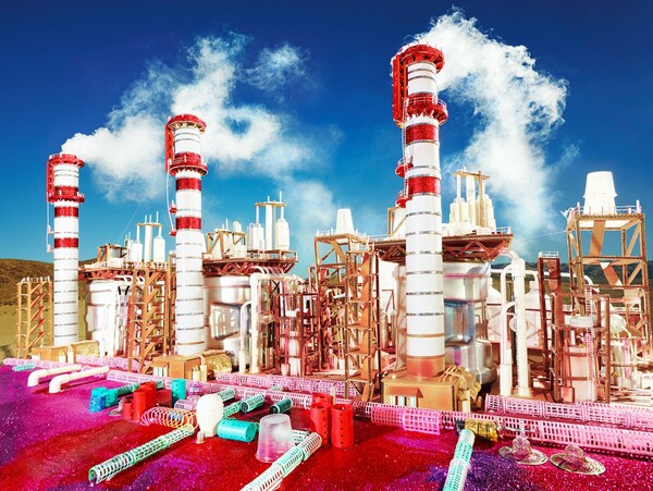 Ο David LaChapelle δεν φωτογραφίζει ημίγυμνες διασημότητες αυτή τη φορά