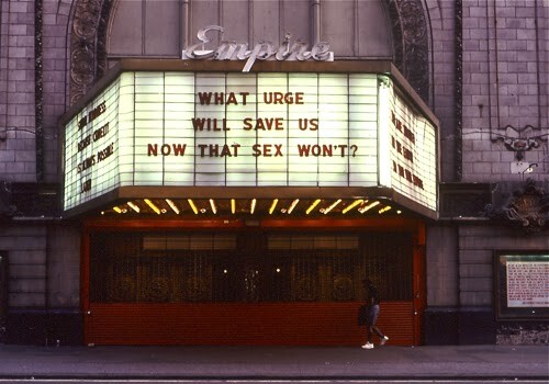 Η Times Square στα μέσα στης δεκαετίας του 1990. Αγνώριστη.