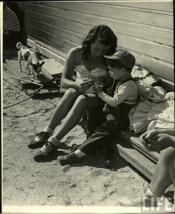 Τα κορίτσια του τσίρκου, το 1949