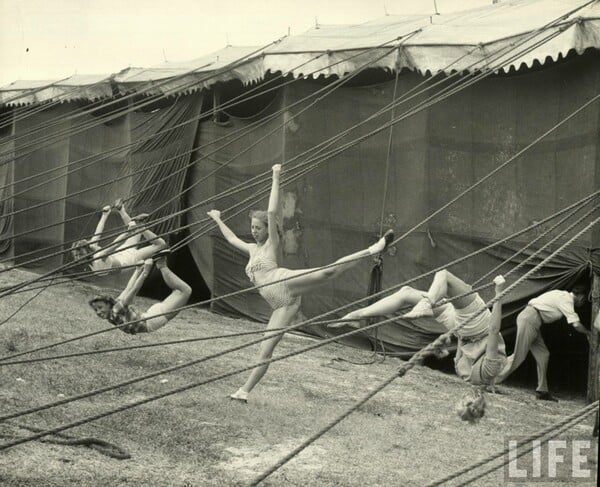 Τα κορίτσια του τσίρκου, το 1949