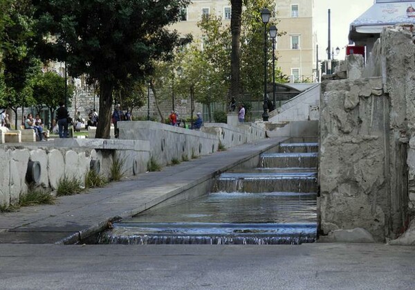 Τις προάλλες η Κατερίνα Λουκά περπάτησε στο κέντρο της Αθήνας και τράβηξε φωτογραφίες