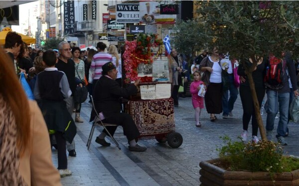 Τις προάλλες η Κατερίνα Λουκά περπάτησε στο κέντρο της Αθήνας και τράβηξε φωτογραφίες